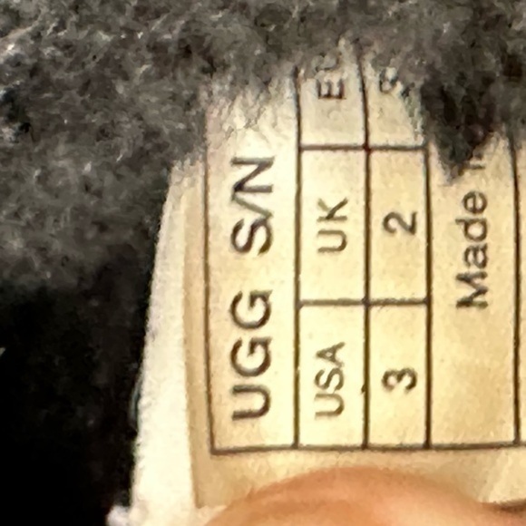 Ugg Bailey Bow Short Boots - Picture 10 of 10